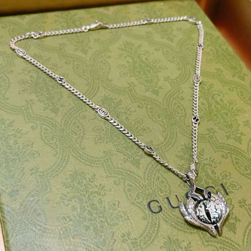 G*u*i necklaces